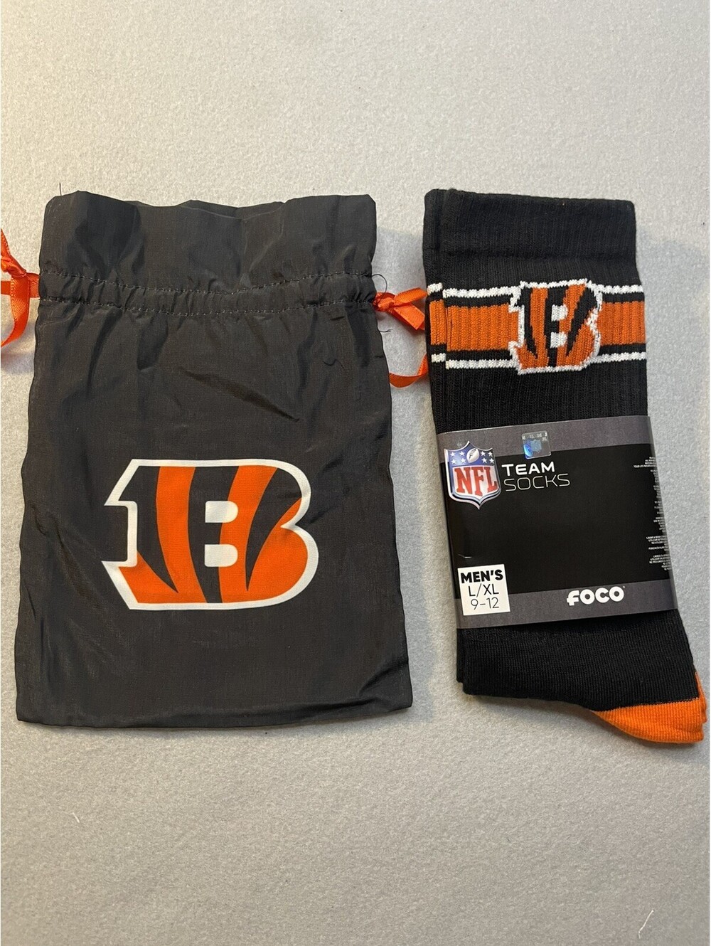 Official Logo Cincinnati Bengals Unisex Sock Mens L/XL 9-12 With Gift Bag